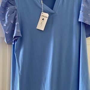Blue shirt sleeve shirt